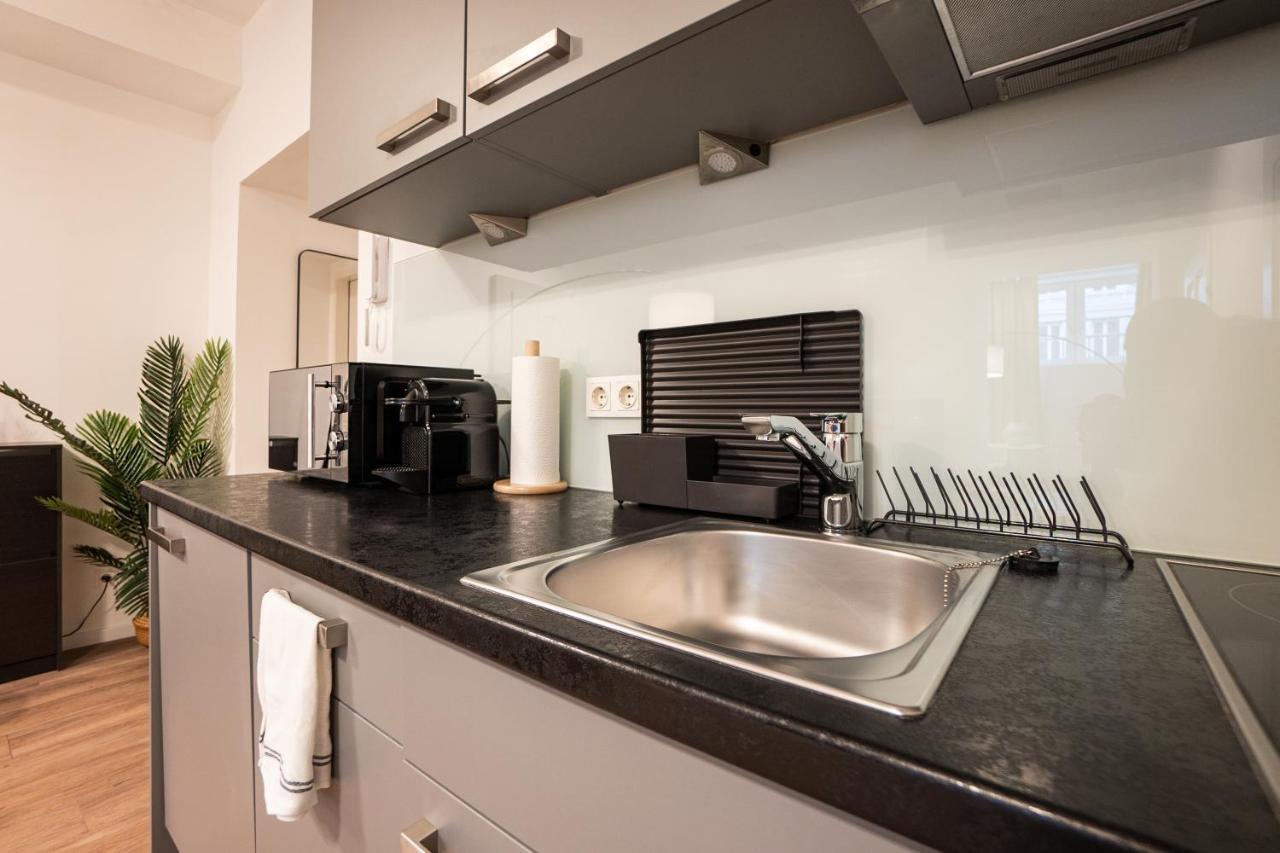 Stylish Apartment With Dedicated Working Space And Super King-Size Bed Located Between City Centre And Donau River Vídeň Exteriér fotografie